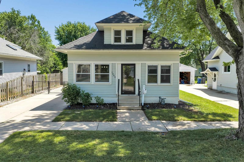 1243 Irwin Ave, Green Bay, WI 54301-3032