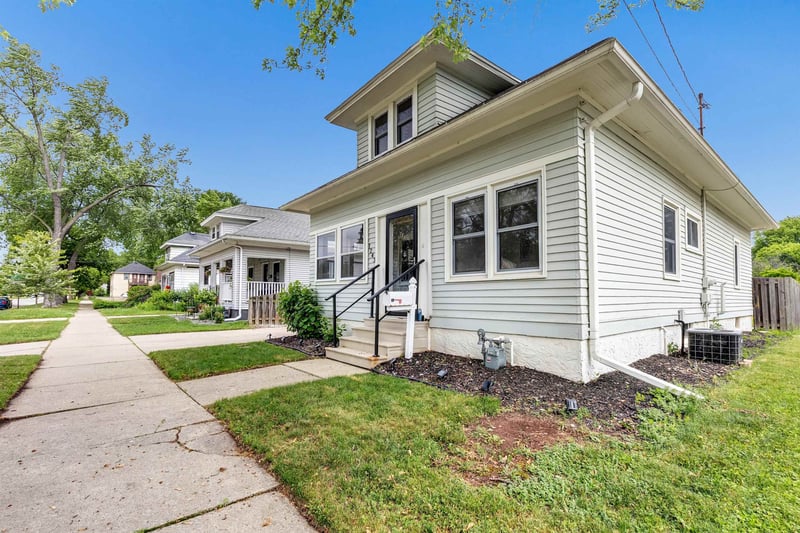 1243 Irwin Ave, Green Bay, WI 54301-3032