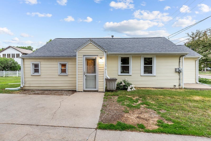 1711 Meade St, Appleton, WI 54911