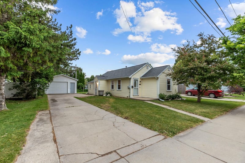 1711 Meade St, Appleton, WI 54911
