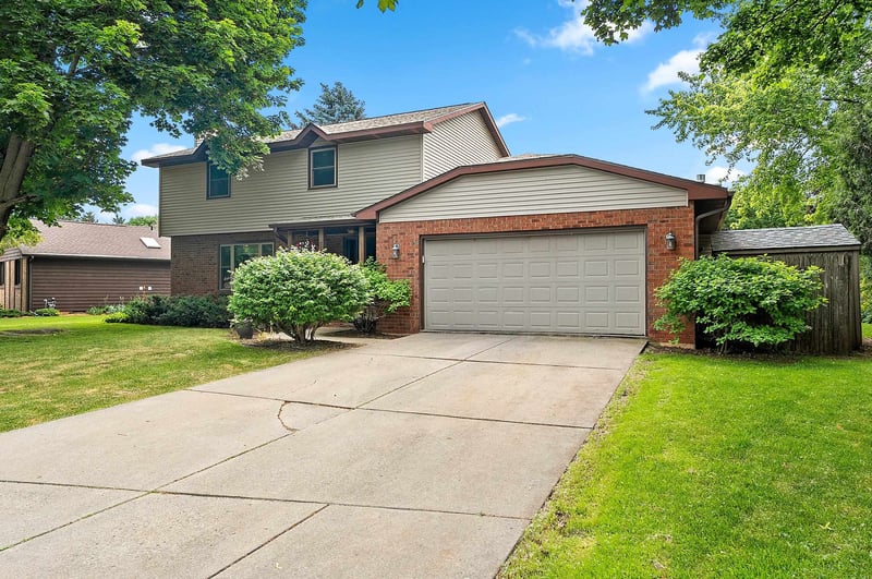 716 Eau Claire Pl, De Pere, WI 54115-3675