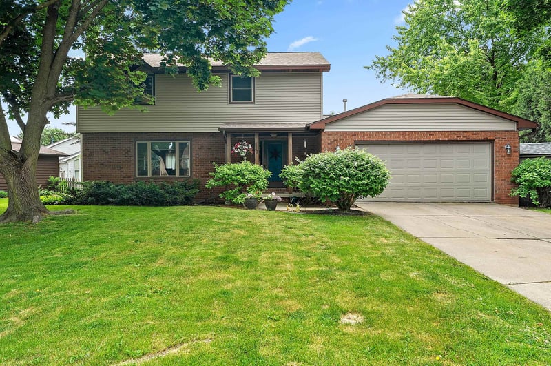 716 Eau Claire Pl, De Pere, WI 54115-3675