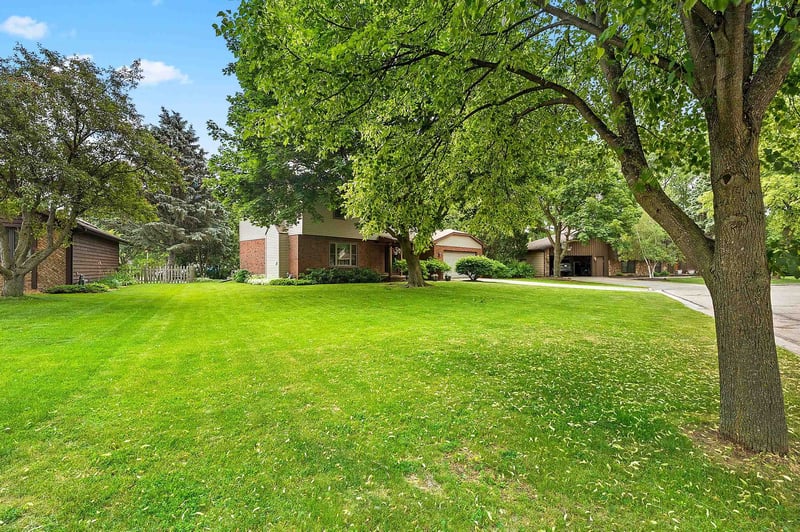 716 Eau Claire Pl, De Pere, WI 54115-3675