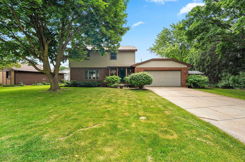 716 Eau Claire Pl, De Pere, WI 54115-3675