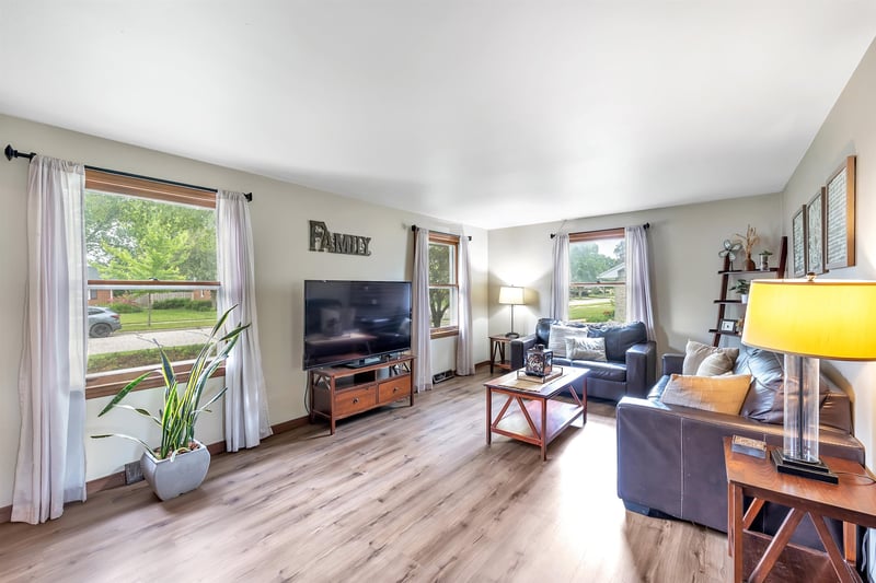 116 Clay St, De Pere, WI 54115-3630