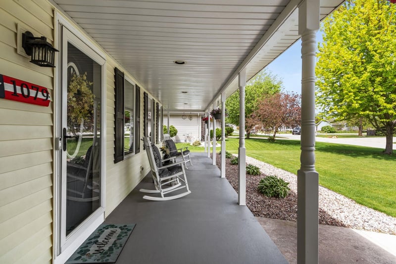 1079 Grassy Plains Dr, Neenah, WI 54956