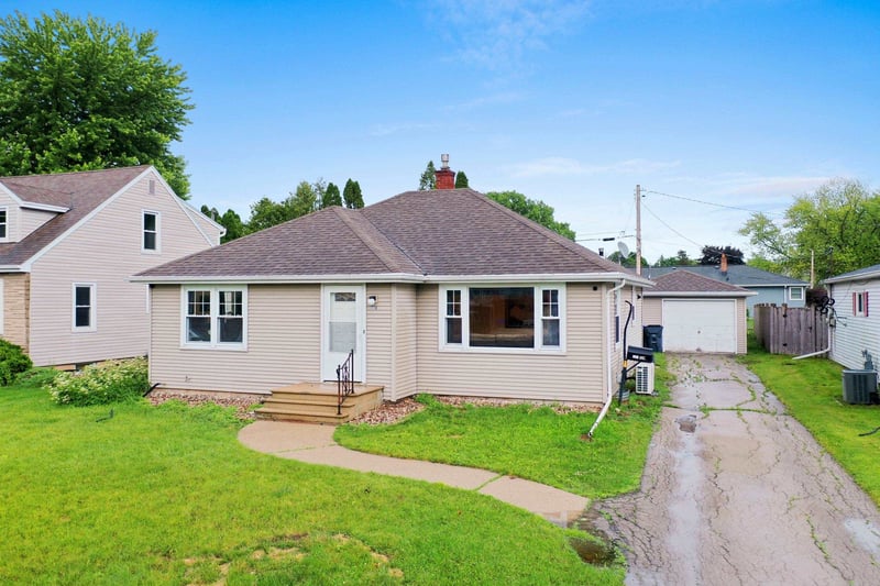 778 Elm St, Neenah, WI 54956
