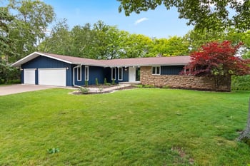 1511 N Briarcliff Dr, Appleton, WI 54915-2840