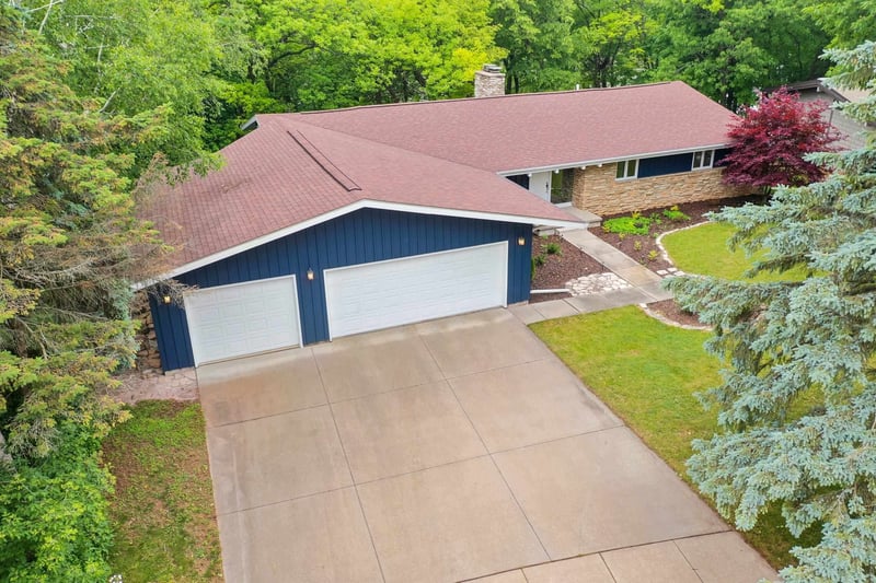 1511 Briarcliff Dr, Appleton, WI 54915-2840