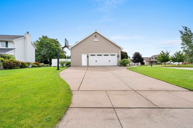 821 Mccastlen St, Green Bay, WI 54301-0901