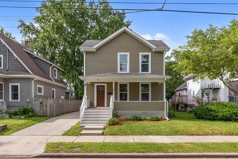 229 Fulton Ave, Oshkosh, WI 54901