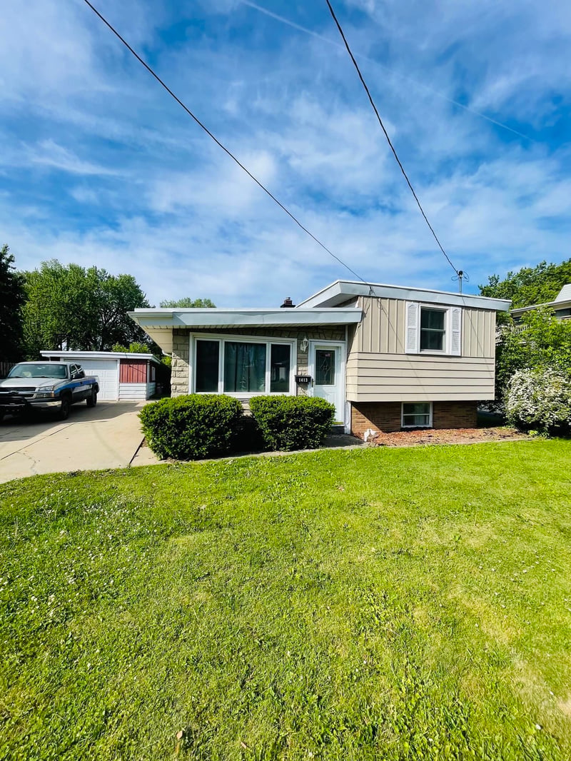 1413 Western Ave, Green Bay, WI 54303