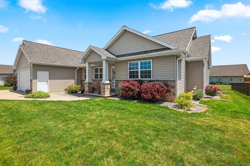 2143 Melcorn Cir, De Pere, WI 54115-7121