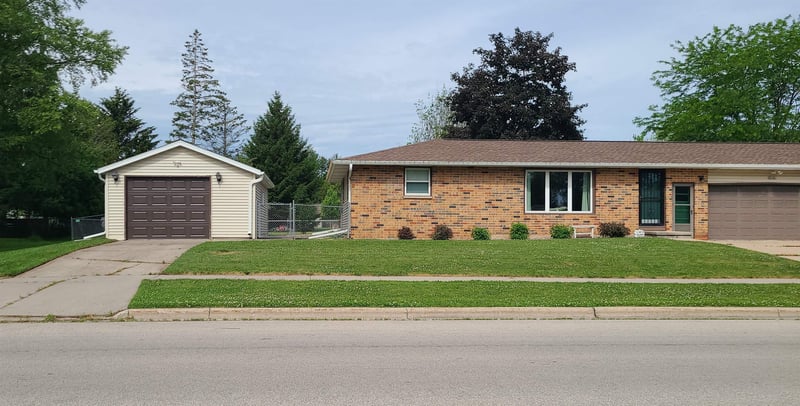 1023 Rockwell Rd, Green Bay, WI 54313-7045