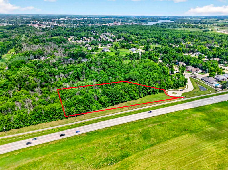 1300 Butterclay Ct, Kaukauna, WI 54130