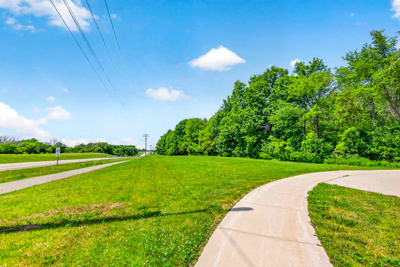 1300 Butterclay Ct, Kaukauna, WI 54130