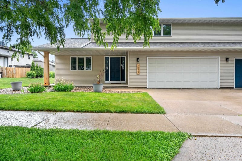1023 Ridgeview Dr, Appleton, WI 54914-1473