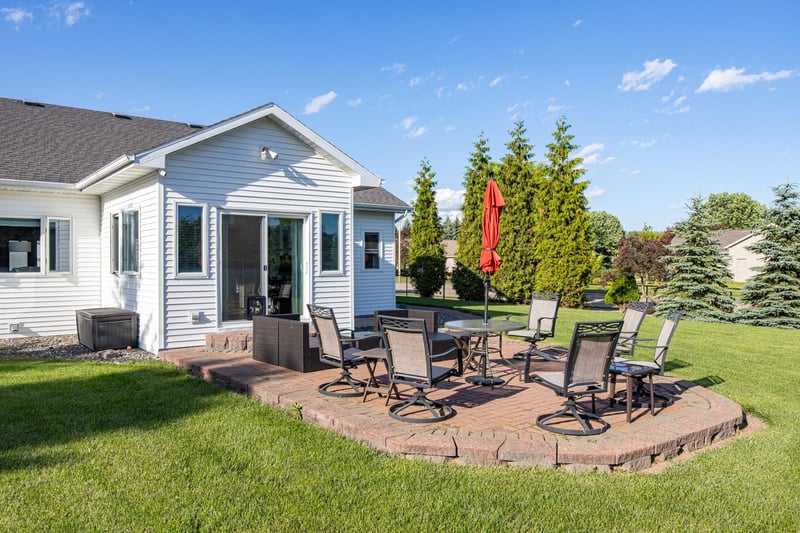 1304 Whitetail Dr, Neenah, WI 54956-4354