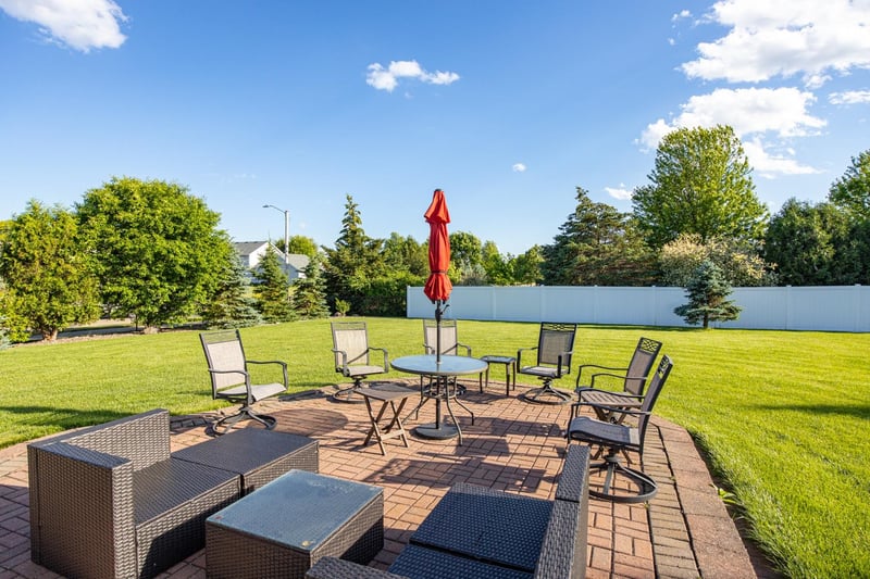 1304 Whitetail Dr, Neenah, WI 54956-4354