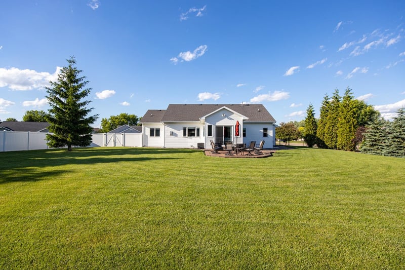 1304 Whitetail Dr, Neenah, WI 54956-4354