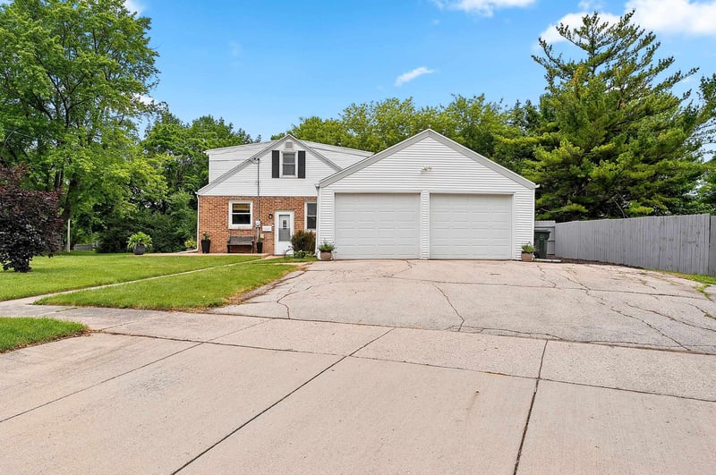 811 Jordan Rd, De Pere, WI 54115