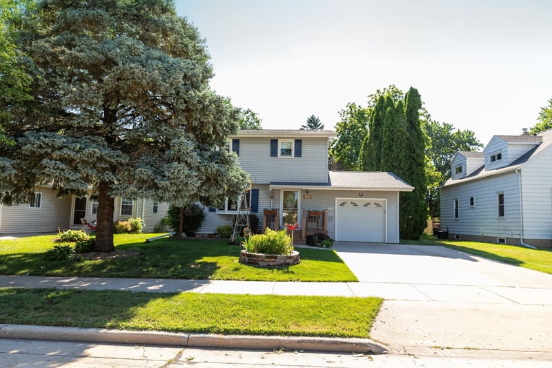 1926 Ohio St, Oshkosh, WI 54902
