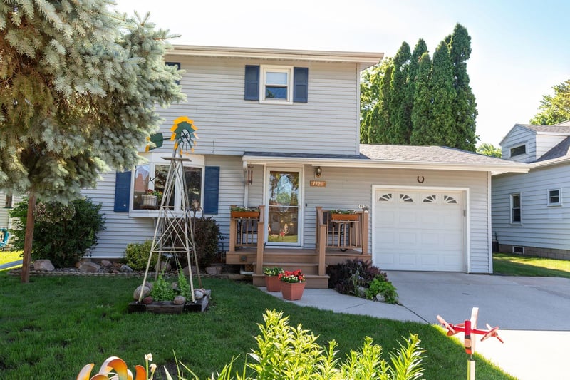 1926 Ohio St, Oshkosh, WI 54902