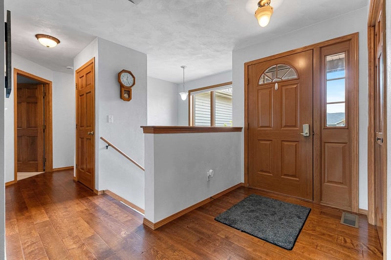 1301 Kampo Dr, Neenah, WI 54956-4369