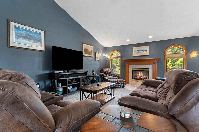 1301 Kampo Dr, Neenah, WI 54956-4369