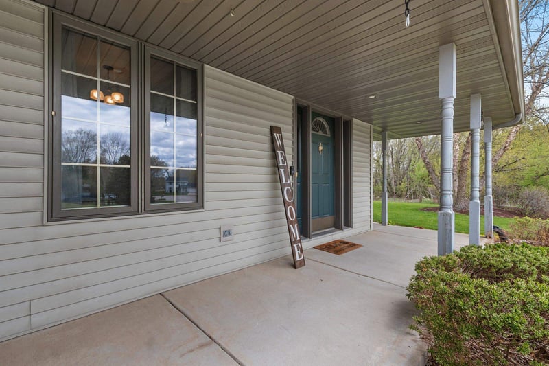 1354 Camelot Ct, Oneida, WI 54155