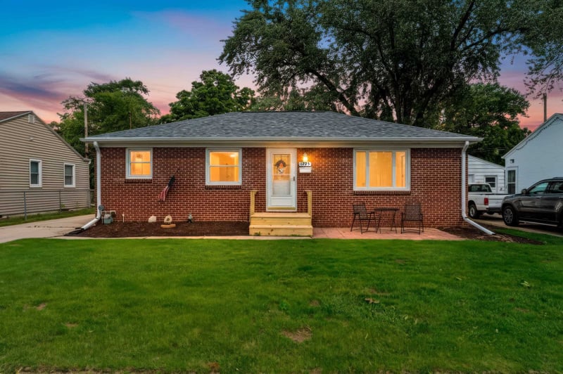1225 Redwood Dr, Green Bay, WI 54304