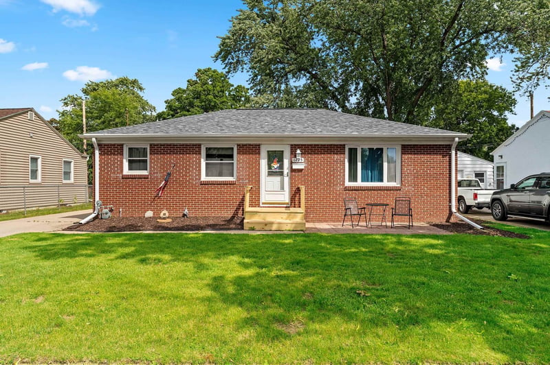1225 Redwood Dr, Green Bay, WI 54304