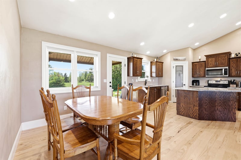 W2111 Lau Rd, Freedom, WI 54130