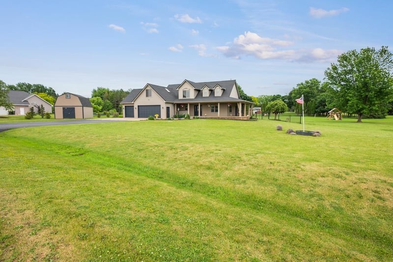 8120 Challenger Dr, Neenah, WI 54956