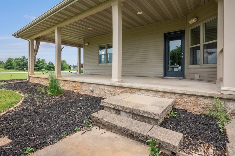 8120 Challenger Dr, Neenah, WI 54956