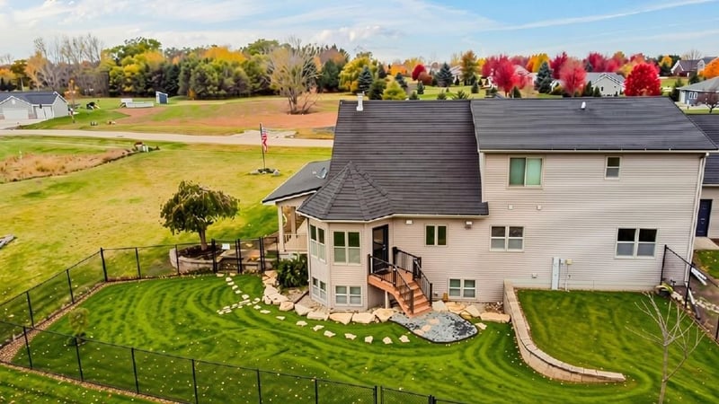 8120 Challenger Dr, Neenah, WI 54956