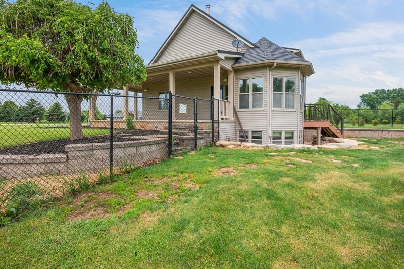 8120 Challenger Dr, Neenah, WI 54956