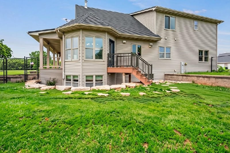 8120 Challenger Dr, Neenah, WI 54956
