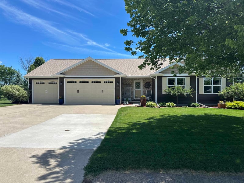 N2290 Holy Hill Dr, Greenville, WI 54942