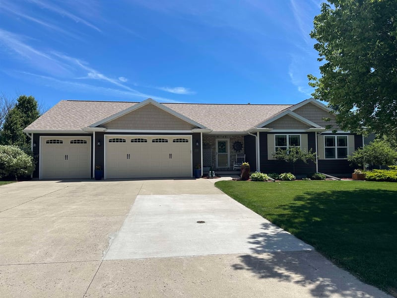 N2290 Holy Hill Dr, Greenville, WI 54942