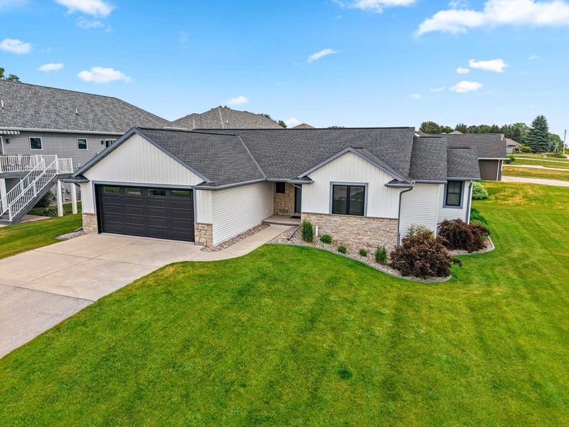 710 Westhill Dr, Green Bay, WI 54313-7386