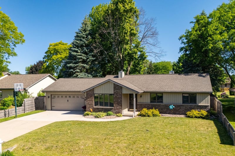 2656 Sunnyview Rd, Appleton, WI 54914