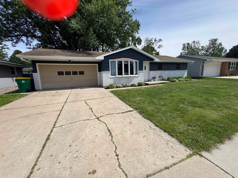 334 Westplain Dr, Green Bay, WI 54303