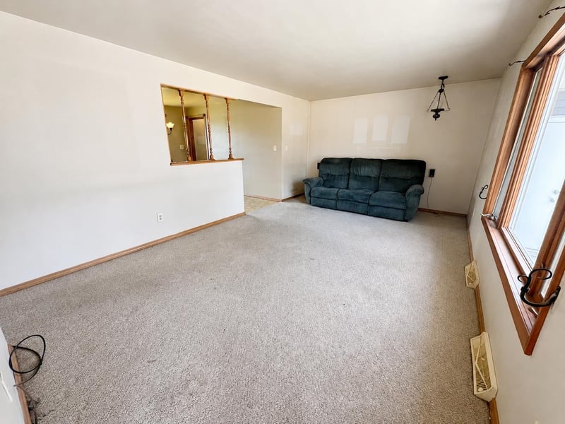 1682 Debra Ln, Green Bay, WI 54302
