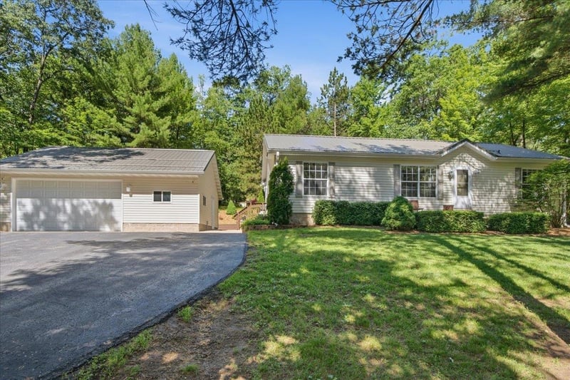 N6967 Lake Crest Ln, Shawano, WI 54166