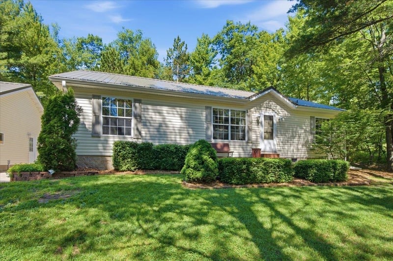 N6967 Lake Crest Ln, Shawano, WI 54166