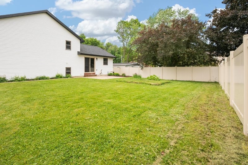 936 10th St, Kaukauna, WI 54130