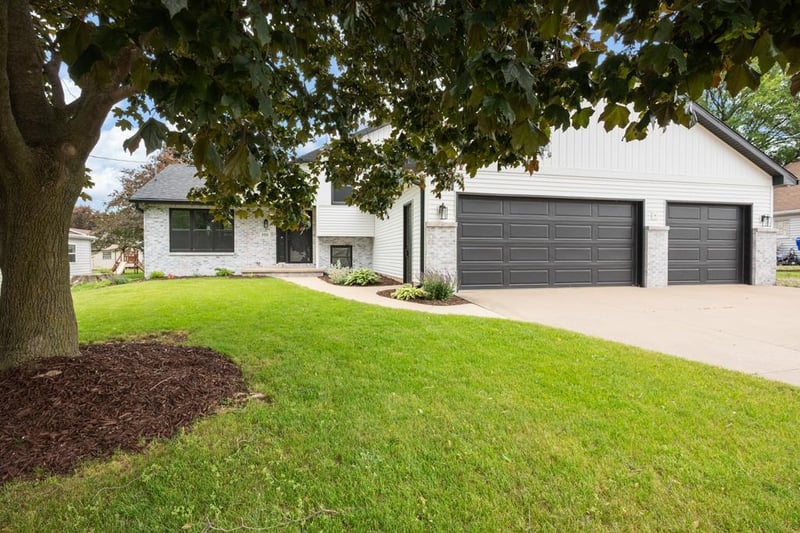 936 10th St, Kaukauna, WI 54130