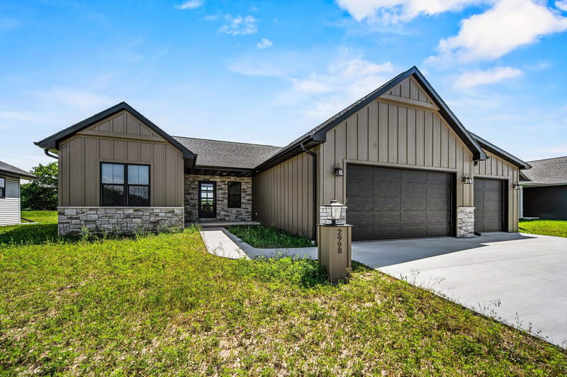 3141 Lazy Oak Ct, Green Bay, WI 54311