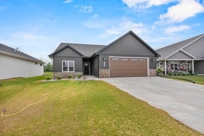 3141 Lazy Oak Ct, Green Bay, WI 54311